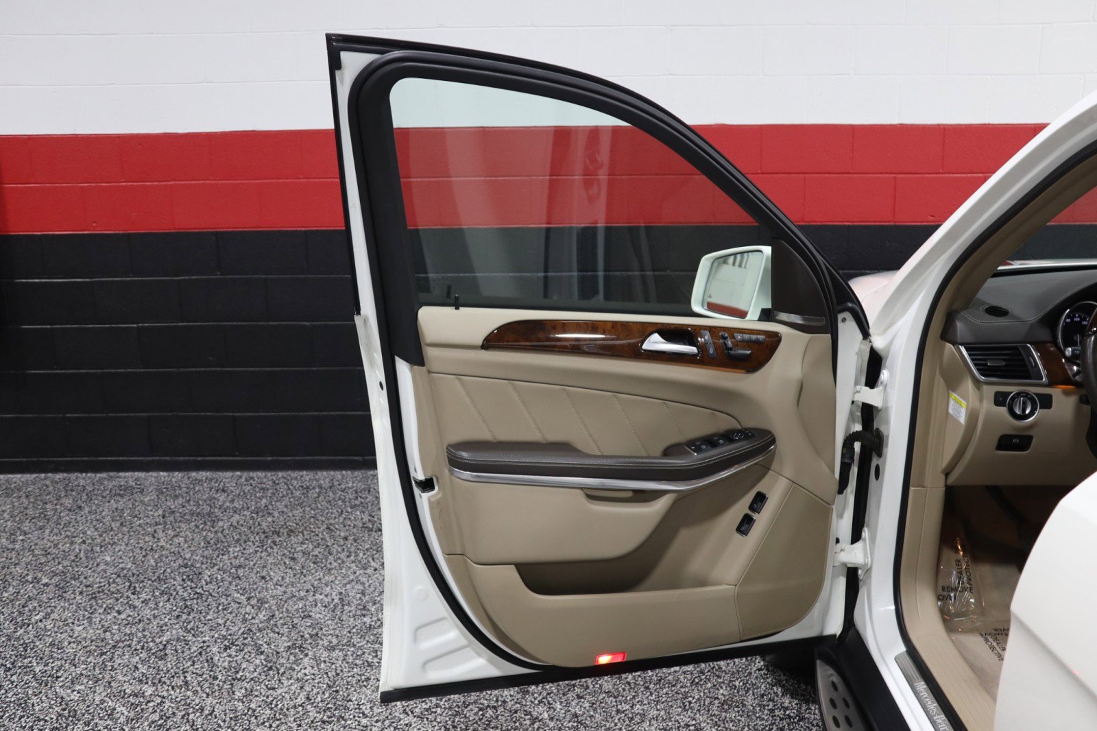 Used 2013 Mercedes-Benz GL 550 4MATIC AMG Sport 4dr Suv image 34