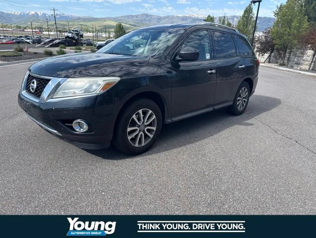 Used 2016 Nissan Pathfinder SV w/ Trailer Tow Package