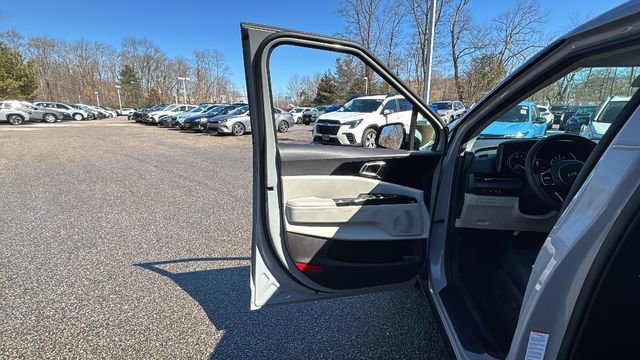 Used 2024 Kia Carnival EX image 17