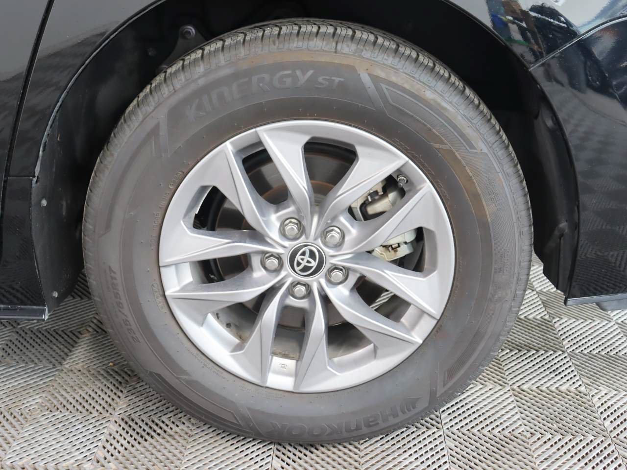 Used 2023 Toyota Sienna LE FWD image 18