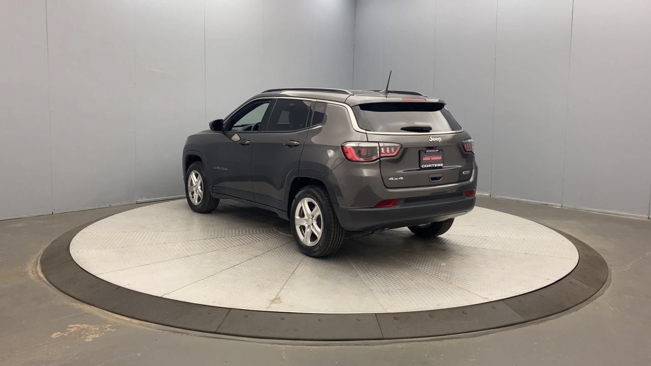 Used 2023 Jeep Compass Latitude w/ Convenience Group AWD/4WD image 3