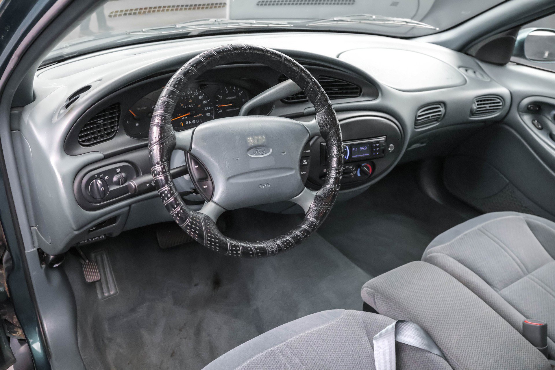 Used 1997 Ford Taurus GL image 9