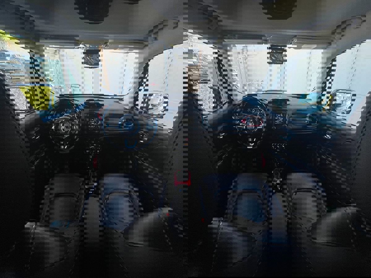 Used 2016 Jeep Renegade Trailhawk w/ Premium Trailhawk Package image 12