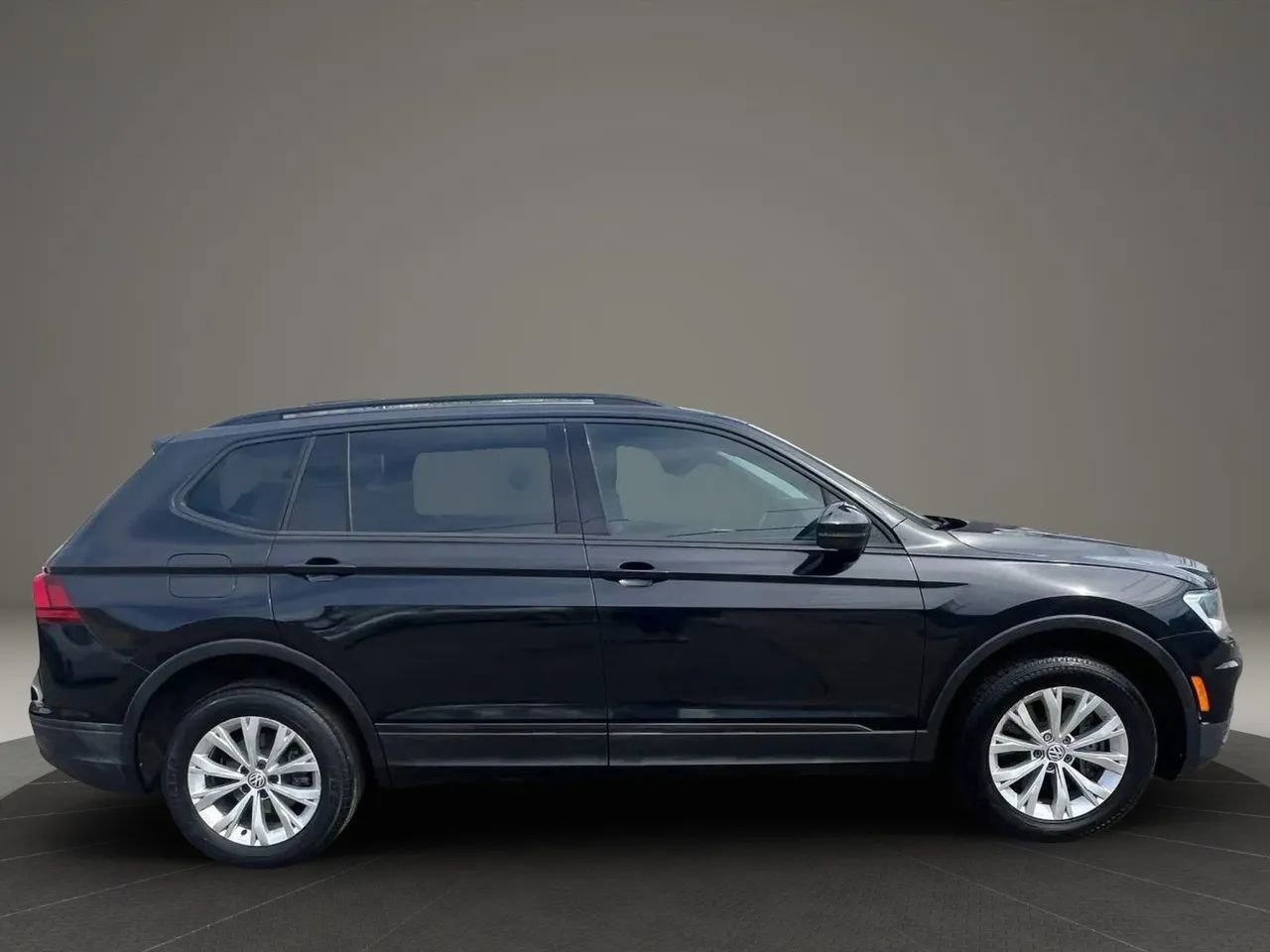 Used 2018 Volkswagen Tiguan S FWD image 4