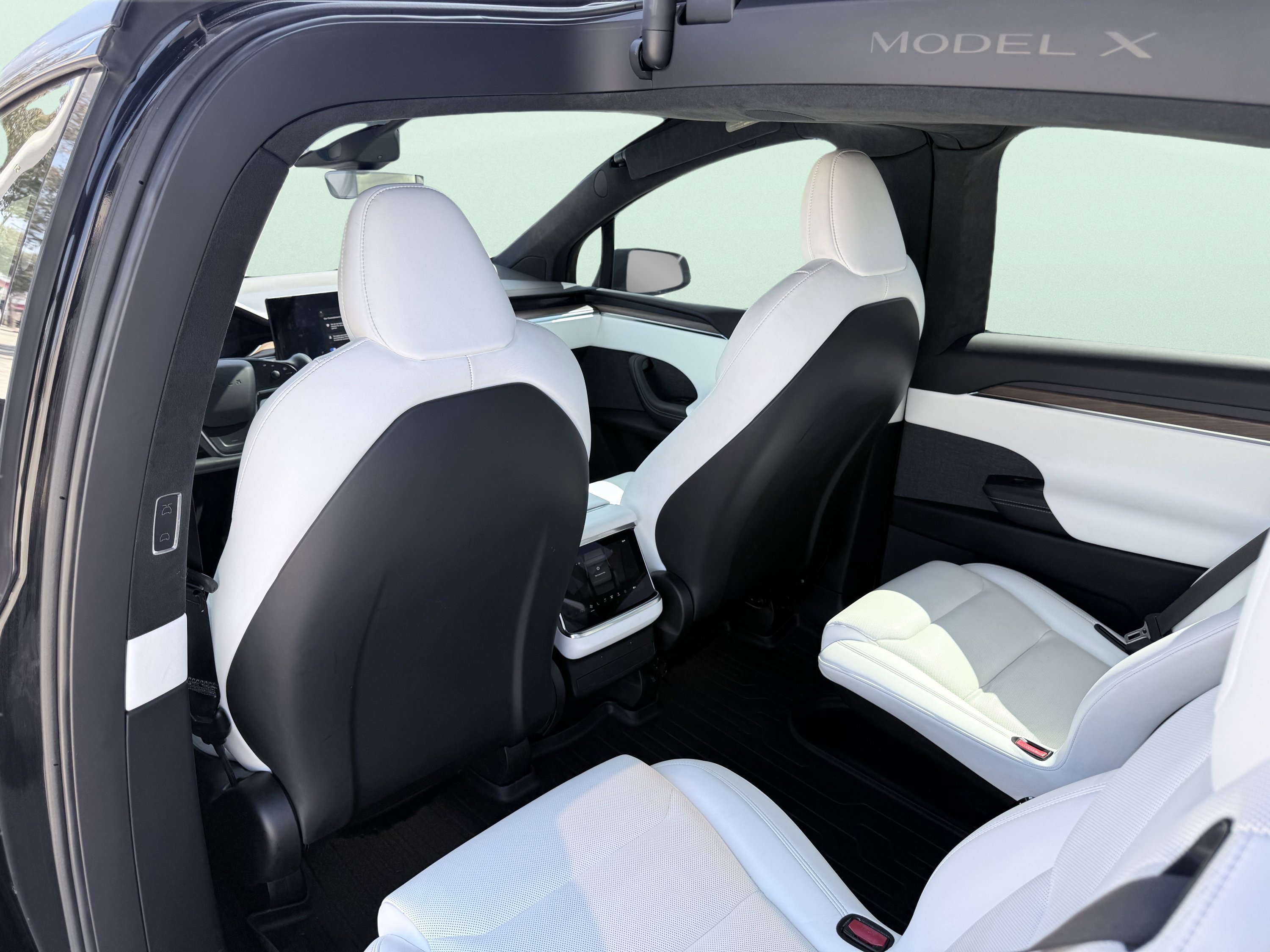 Used 2022 Tesla Model X image 37