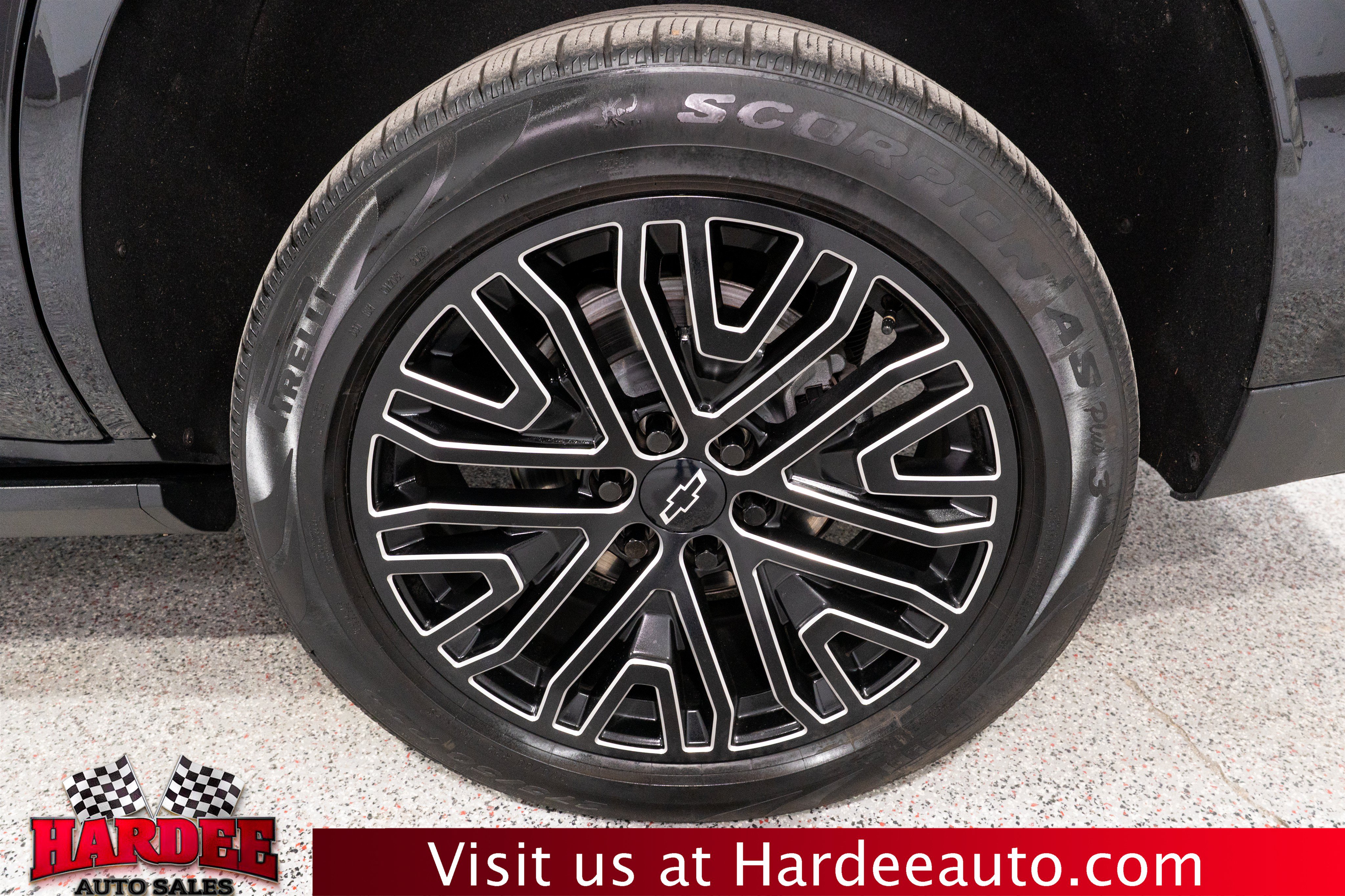 Used 2025 Chevrolet Tahoe High Country AWD/4WD image 10