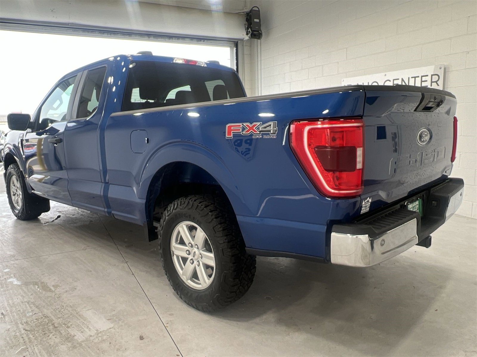 Used 2023 Ford F150 XLT w/ Trailer Tow Package image 6