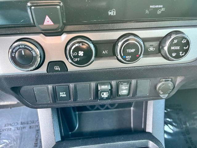 Used 2018 Toyota Tacoma SR5 AWD/4WD image 10