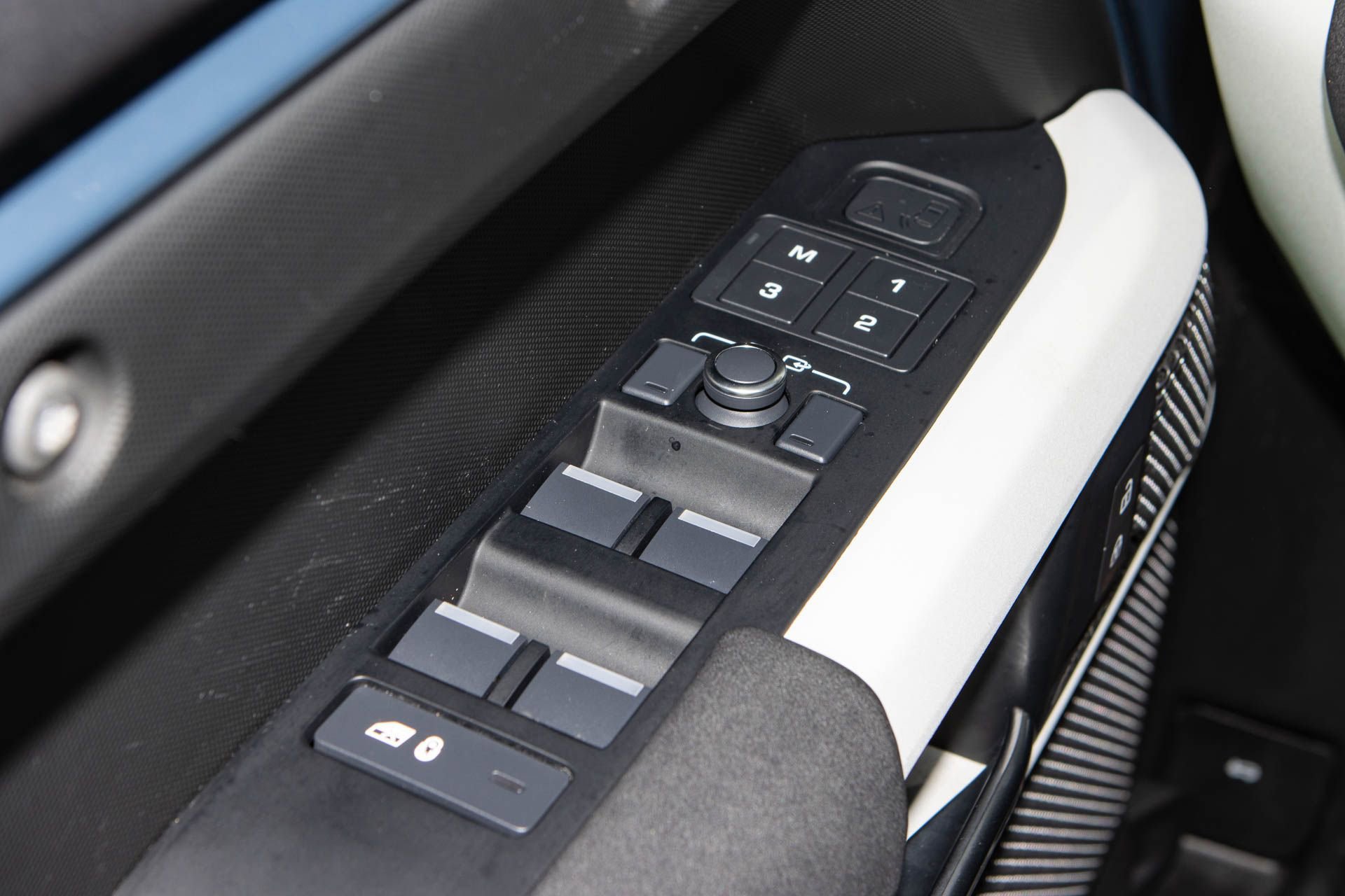 Used 2022 Land Rover Defender 110 SE image 26