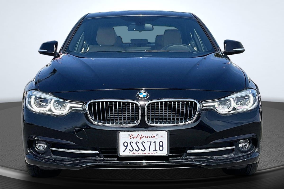 Used 2018 BMW 330e w/ Convenience Package RWD image 3