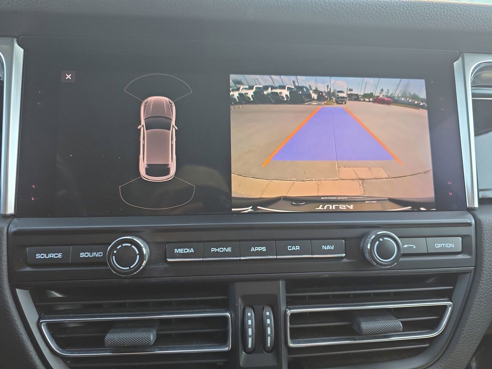 Used 2020 Porsche Macan image 20