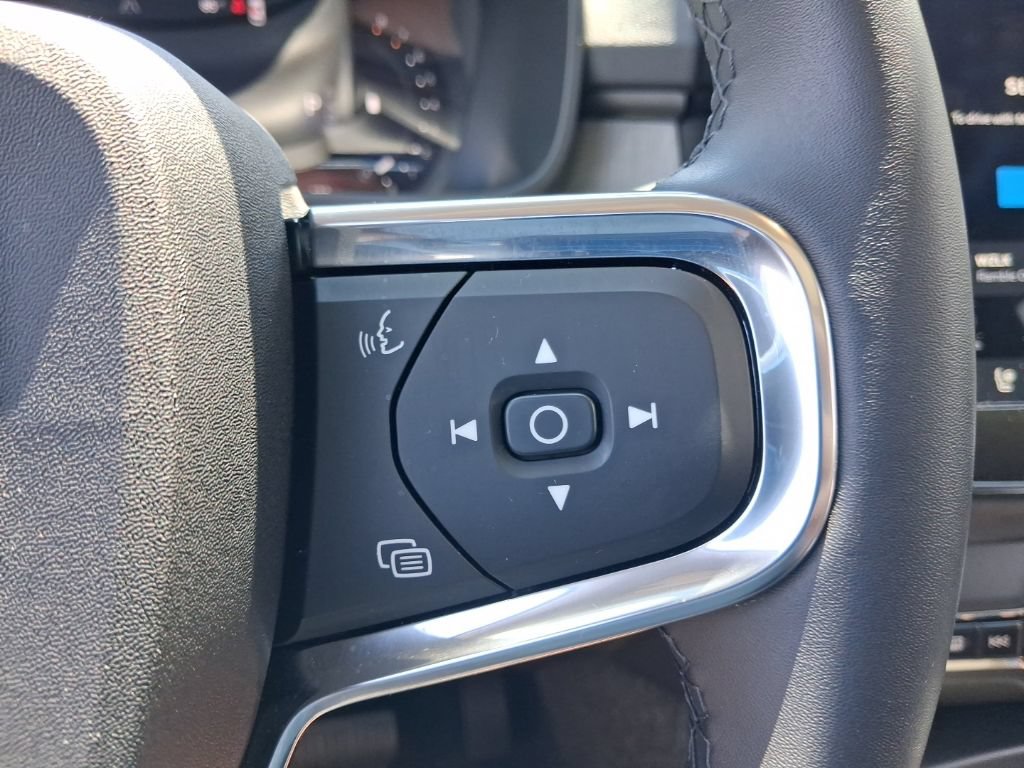 Certified 2026 Volvo XC40 B5 Plus AWD/4WD image 24