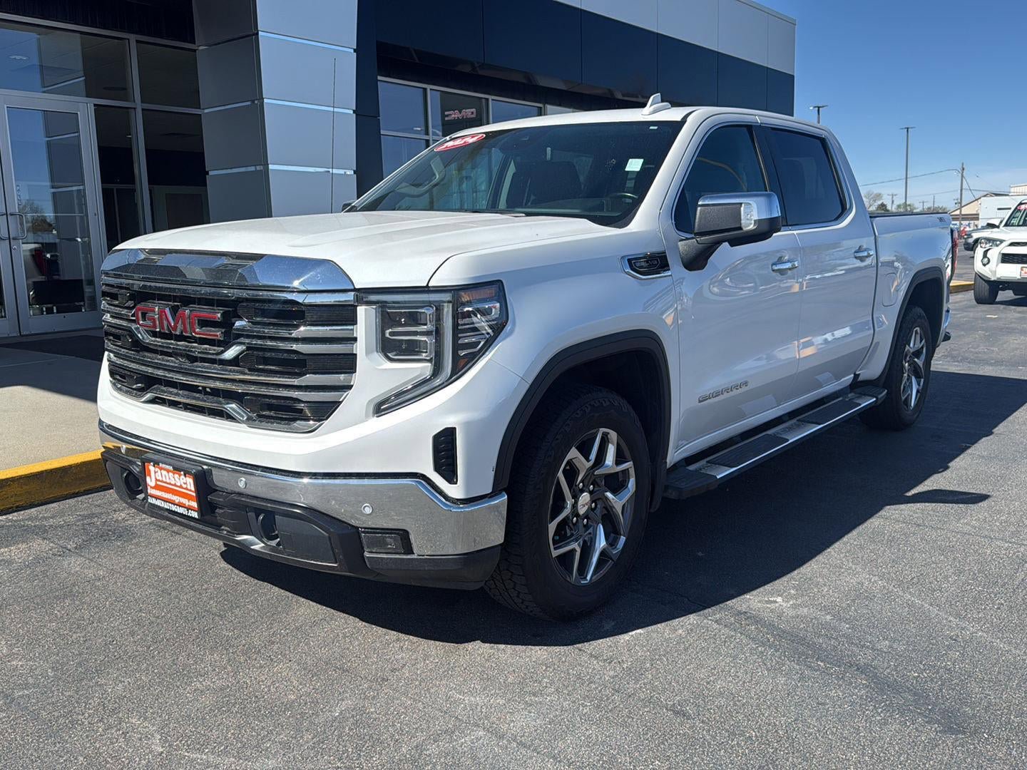 Used 2024 GMC Sierra 1500 SLT w/ SLT Premium Plus Package AWD/4WD image 11