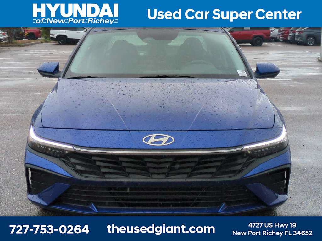 Used 2025 Hyundai Elantra SE w/ Cargo Package FWD image 8