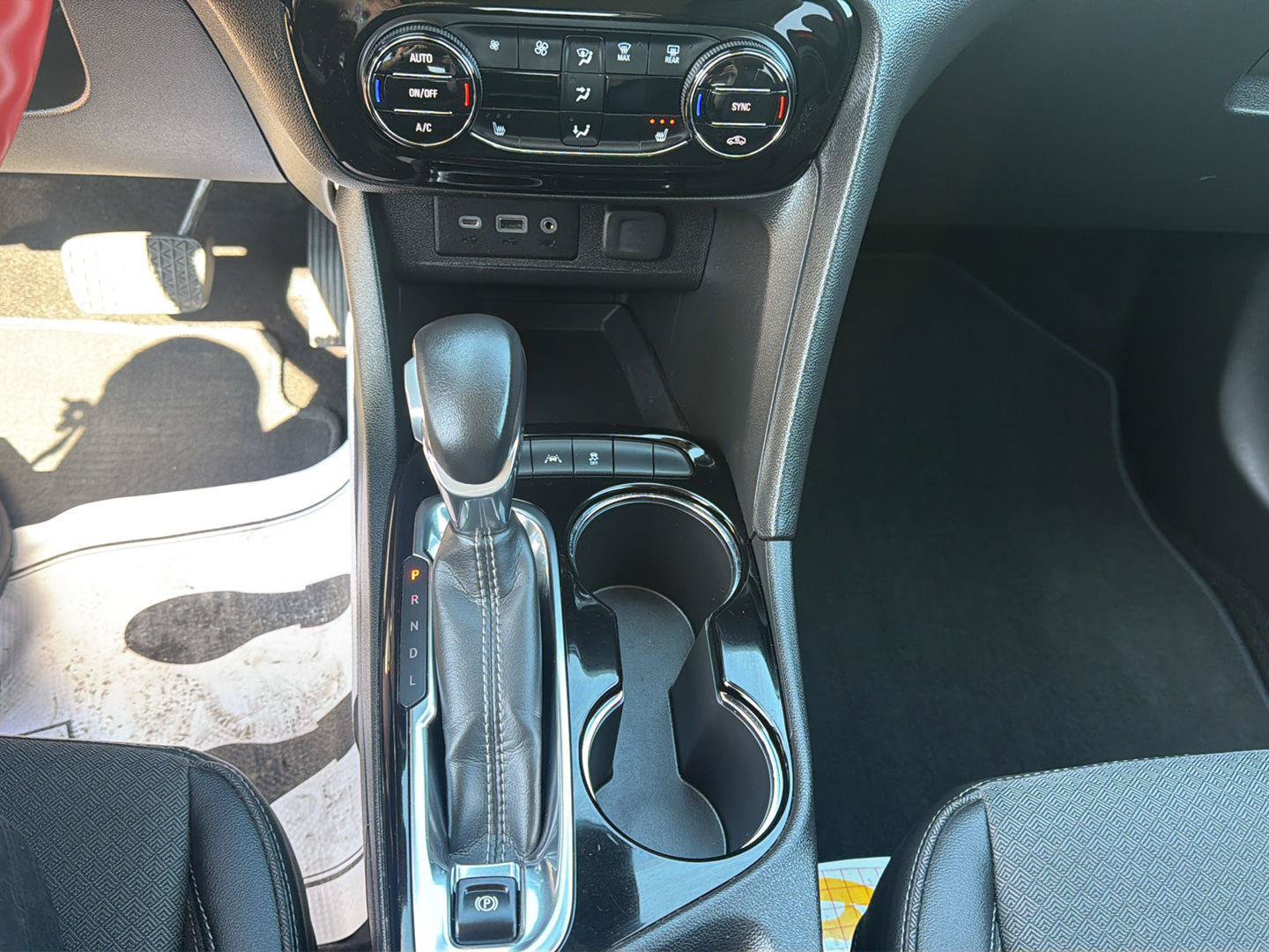 Used 2021 Buick Encore GX Select w/ Sport Touring Package FWD image 29