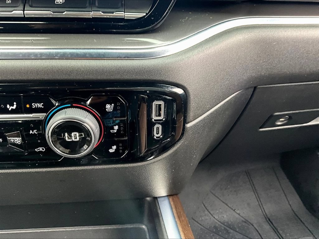 Used 2024 Chevrolet Silverado 1500 High Country w/ High Country Premium Package AWD/4WD image 19