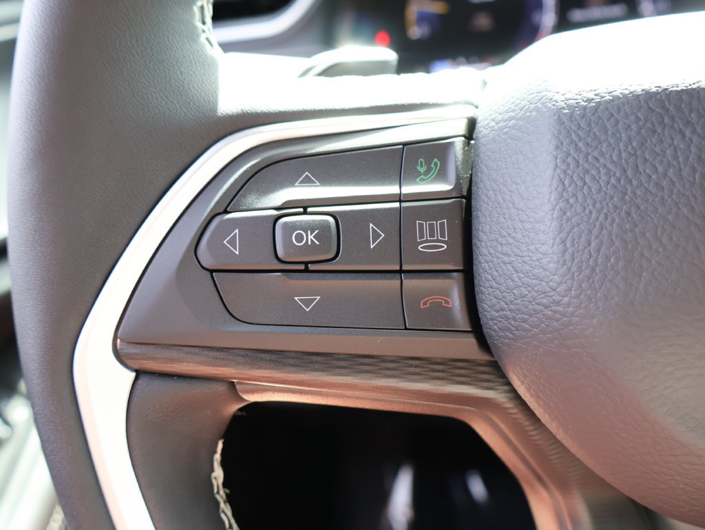 Used 2025 Jeep Grand Cherokee L Altitude AWD/4WD image 27