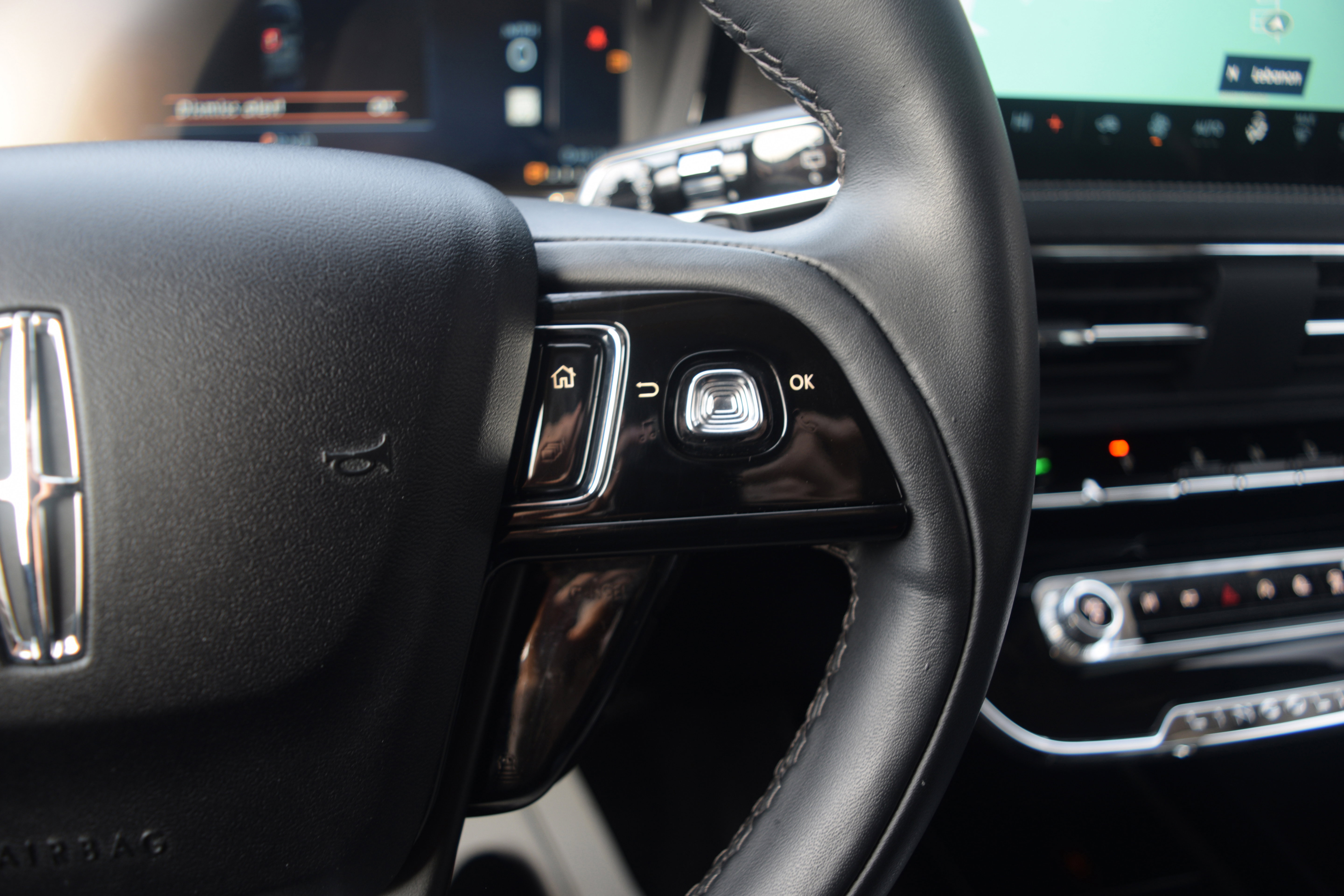 Used 2023 Lincoln Corsair Reserve w/ Jet Appearance Package image 5