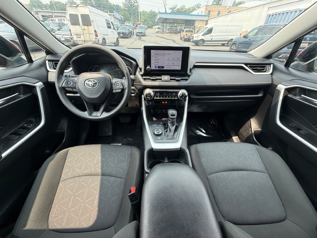 Used 2025 Toyota RAV4 XLE AWD/4WD image 25