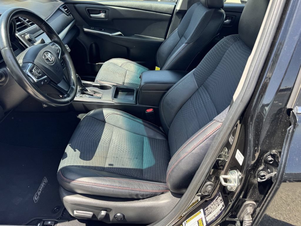 Used 2015 Toyota Camry SE FWD image 14
