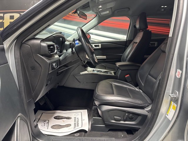 Used 2023 Ford Explorer XLT w/ Equipment Group 202A image 5