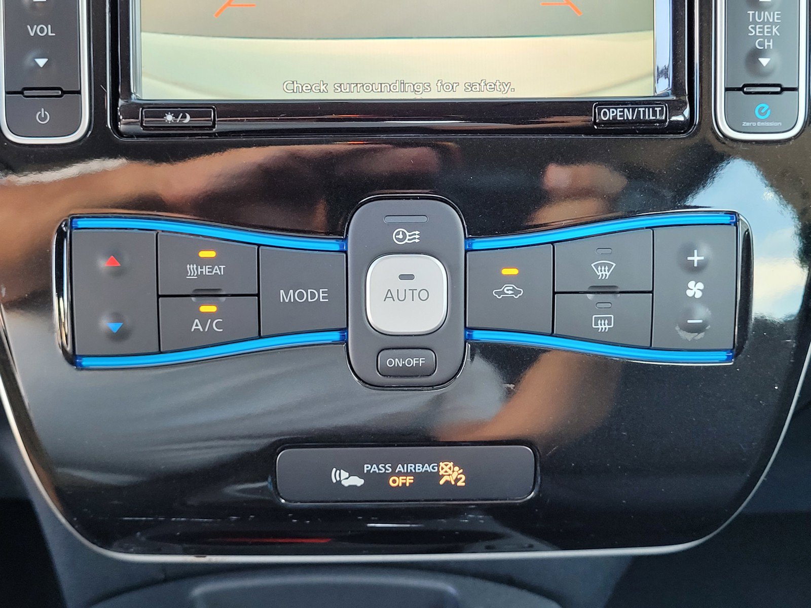 Certified 2017 Nissan Leaf SV FWD image 13