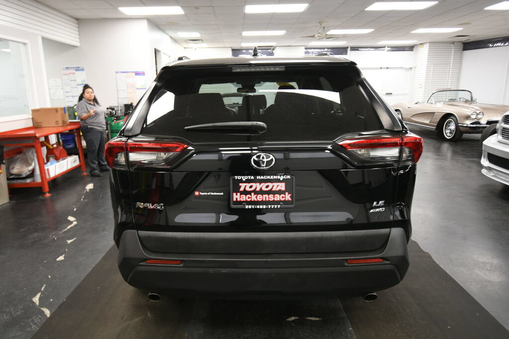 Used 2019 Toyota RAV4 LE w/ All Weather Liner Package AWD/4WD image 6
