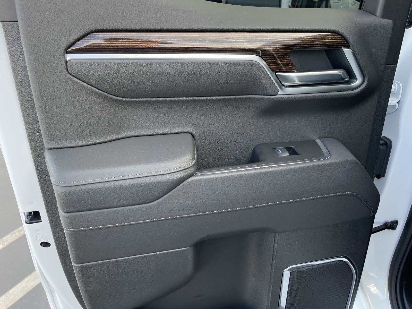 Used 2025 GMC Sierra 1500 SLE w/ Preferred Package image 27