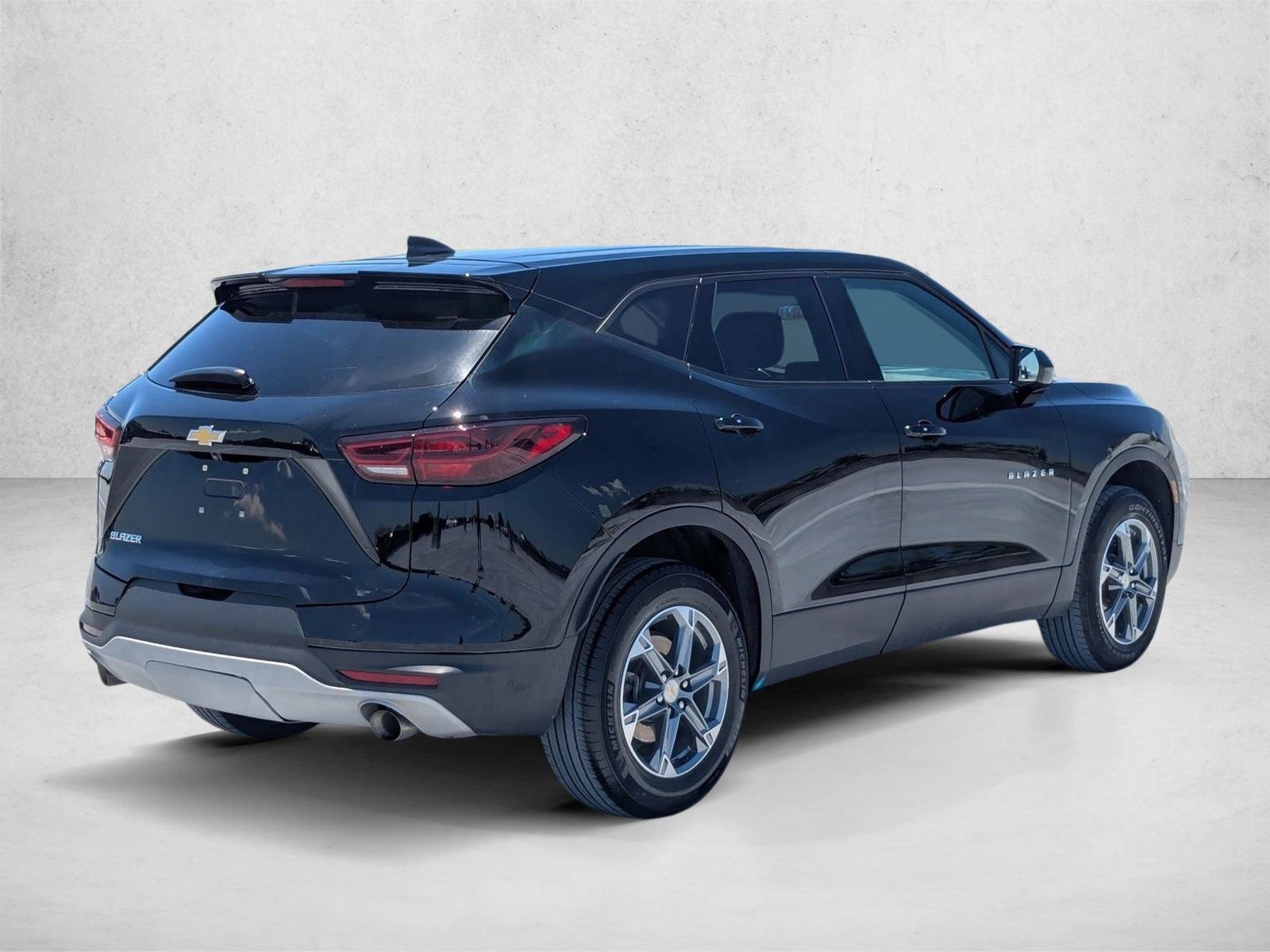 Used 2023 Chevrolet Blazer LT FWD image 5