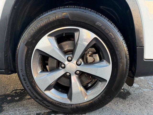 Used 2019 Jeep Cherokee Limited w/ Luxury Group image 23