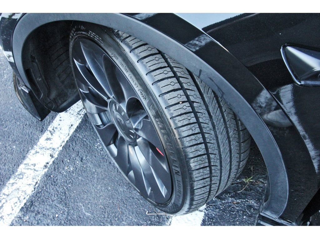 Used 2023 Tesla Model Y Performance image 27