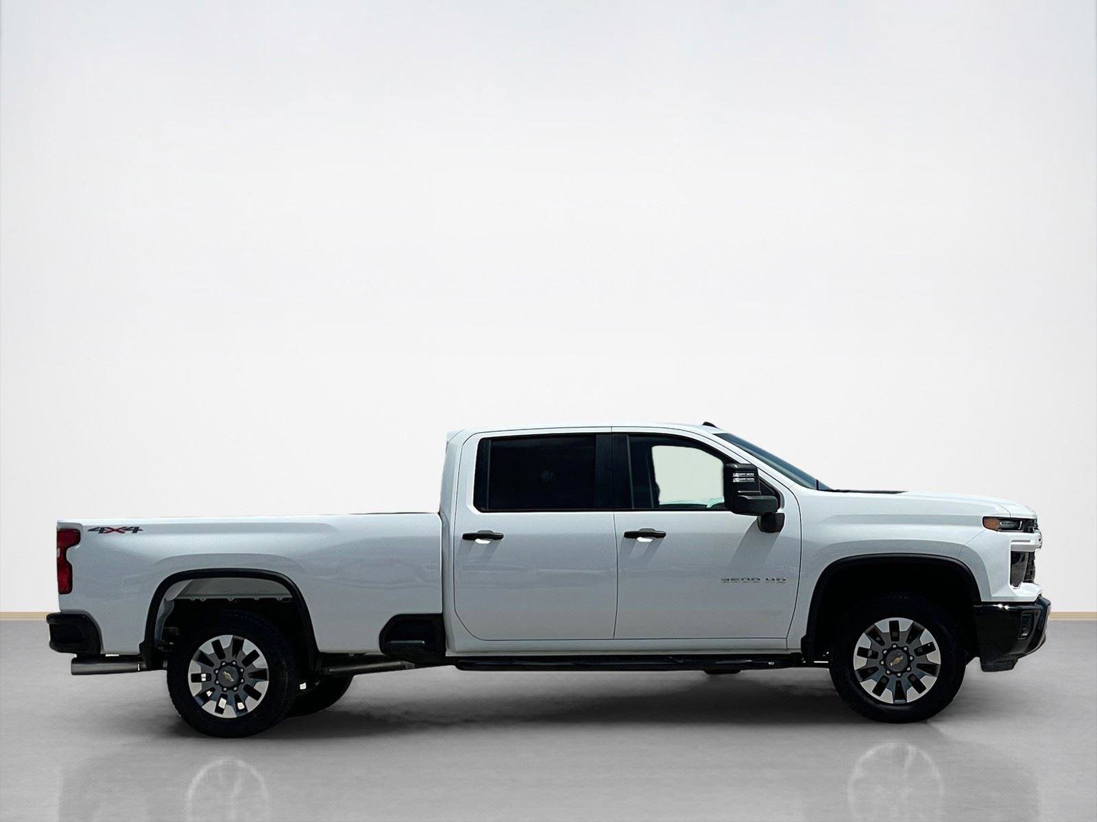 Used 2025 Chevrolet Silverado 2500 Custom w/ Custom Value Package AWD/4WD image 9