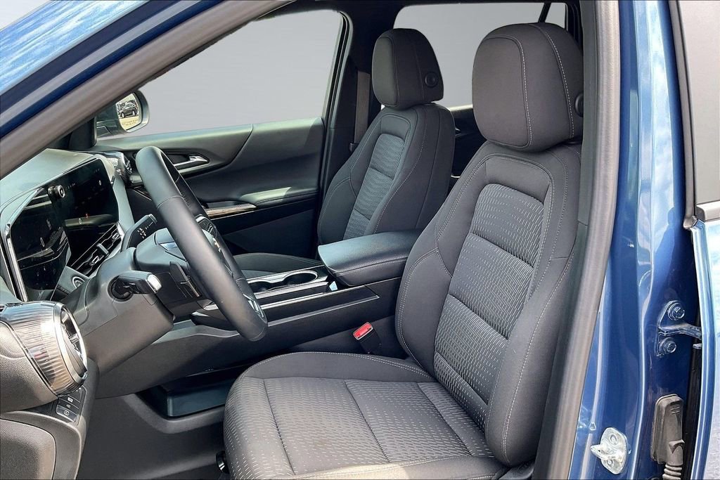 Used 2025 Chevrolet Equinox LT FWD image 24