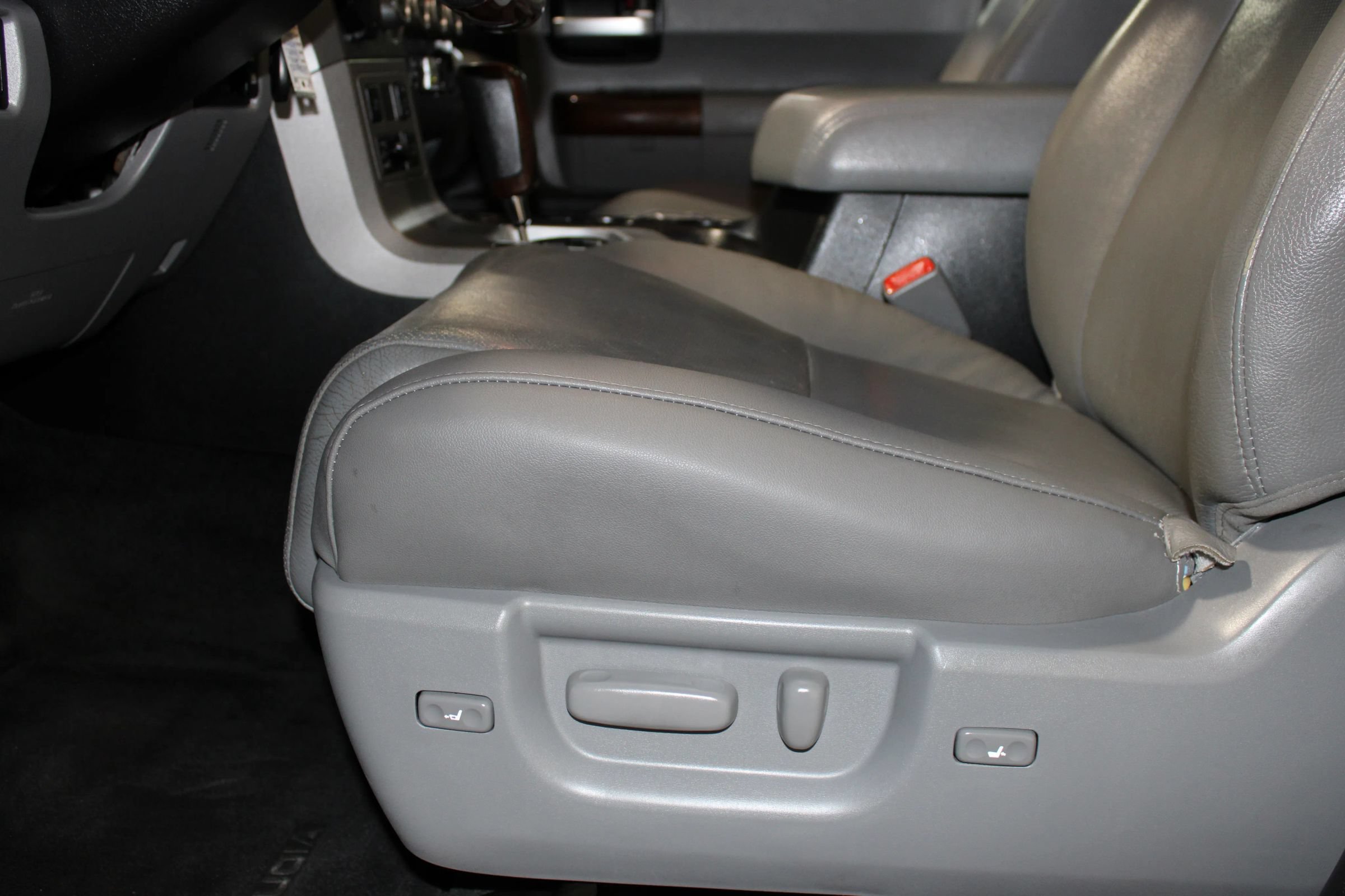 Used 2014 Toyota Sequoia Platinum RWD image 24
