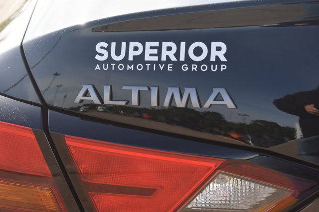 Used 2025 Nissan Altima 2.5 SR FWD image 7