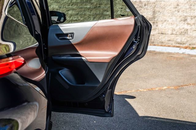 Certified 2022 Toyota Venza XLE image 16