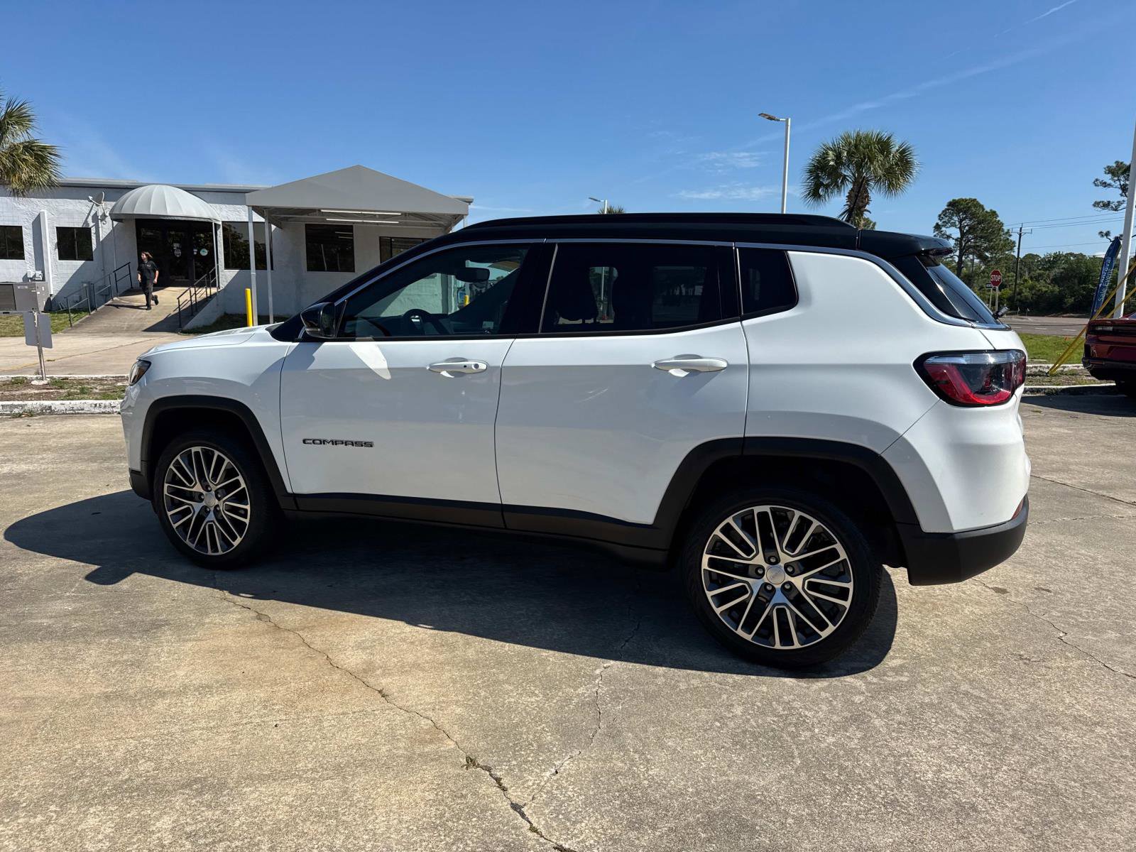 Used 2023 Jeep Compass Limited w/ Elite Group AWD/4WD image 5