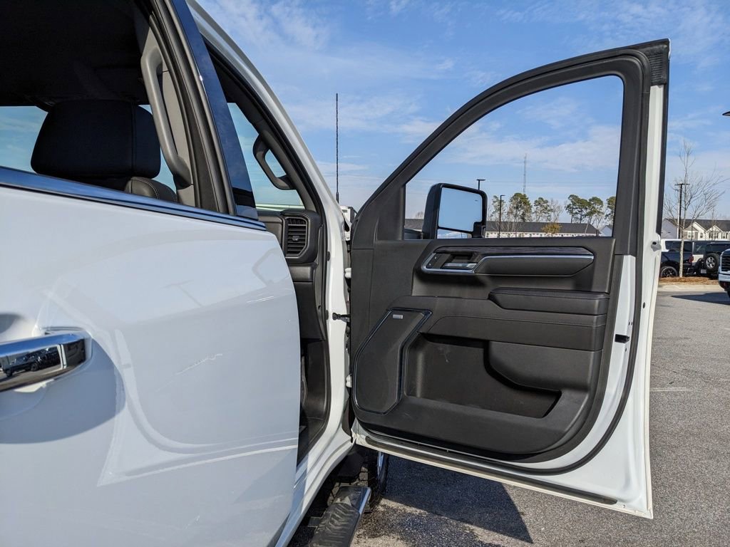 Used 2024 Chevrolet Silverado 2500 LTZ w/ LTZ Plus Package image 66