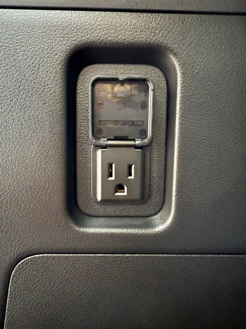 Used 2025 Nissan Armada Platinum Reserve image 13