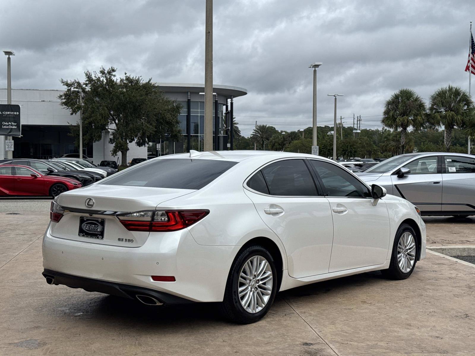 Used 2017 Lexus ES 350 w/ Premium Package FWD image 3
