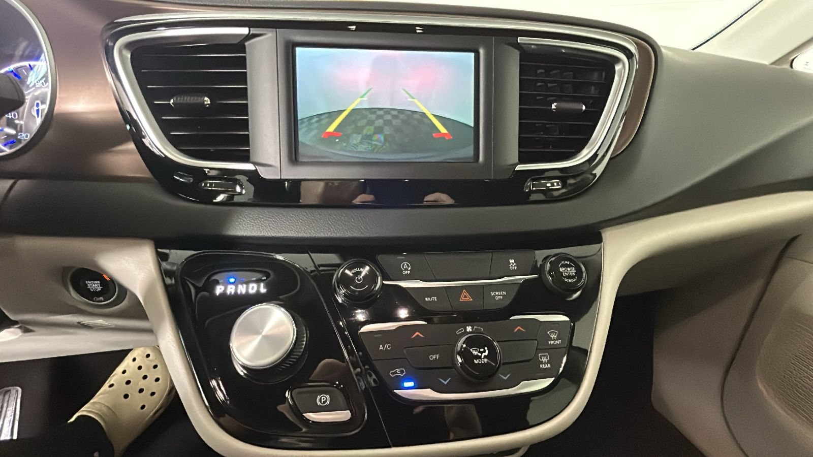 Used 2023 Chrysler Voyager LX FWD image 25