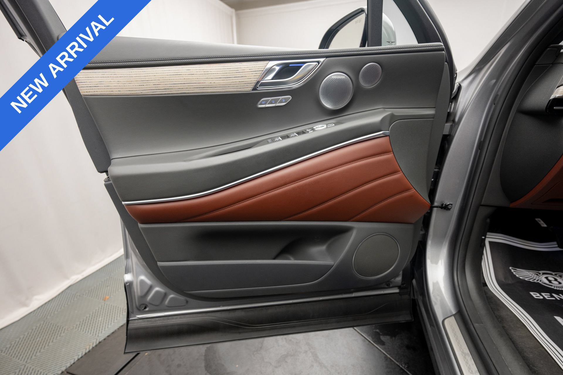 Used 2025 Genesis GV80 3.5T Prestige AWD/4WD image 40