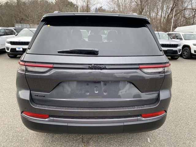 New 2026 Jeep Grand Cherokee Altitude image 4