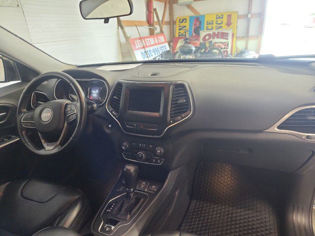 Used 2019 Jeep Cherokee Latitude Plus w/ Cold Weather Group image 10