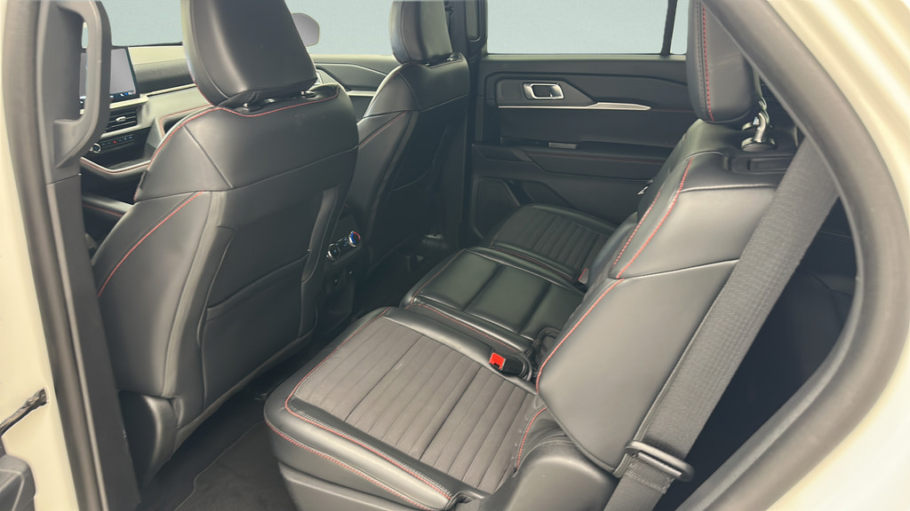 Used 2025 Ford Explorer ST-Line w/ ST-Line Street Pack AWD/4WD image 10
