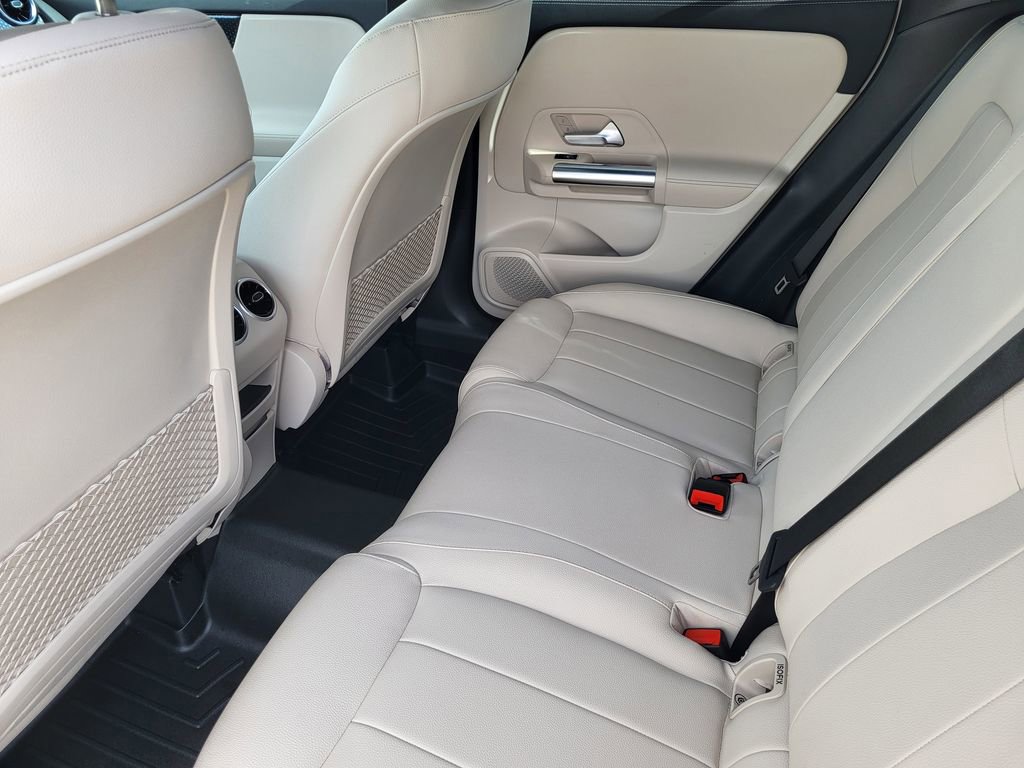 Used 2025 Mercedes-Benz GLA 250 4MATIC image 29