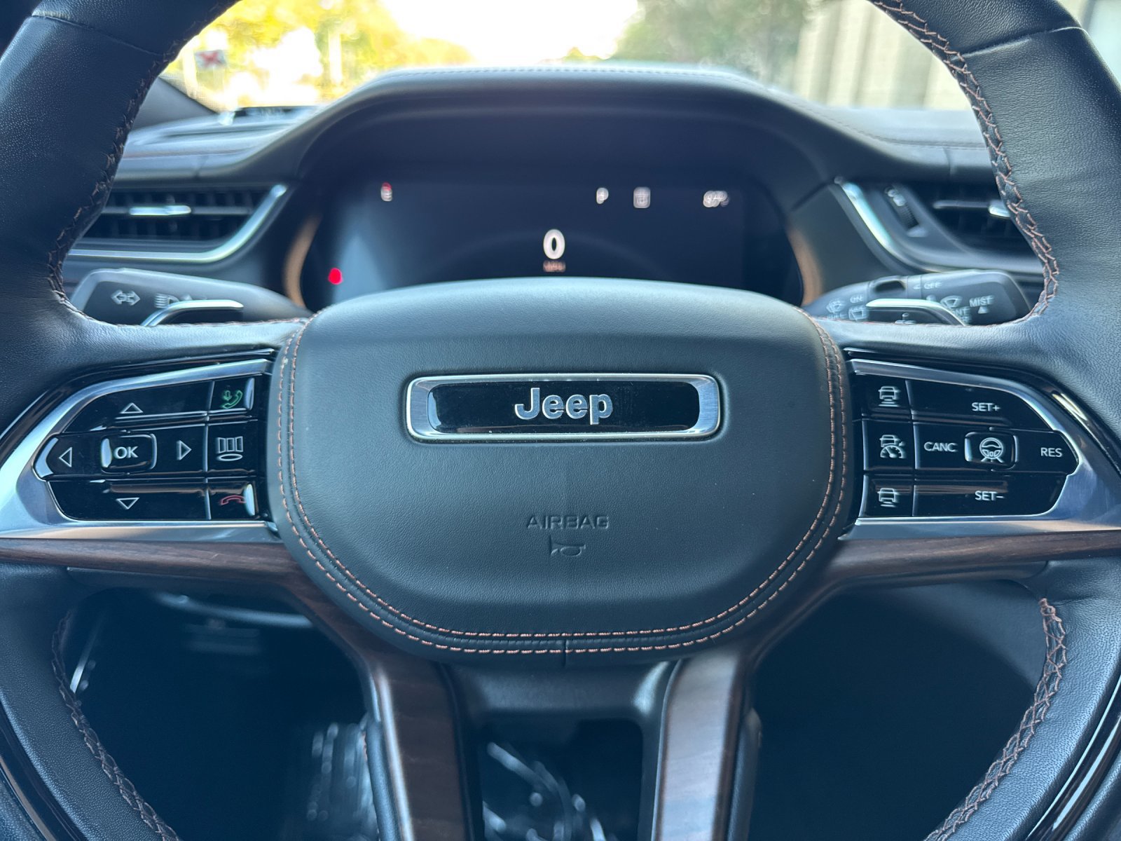Used 2025 Jeep Grand Cherokee L Summit w/ Obsidian Package AWD/4WD image 28