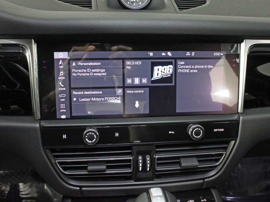 Certified 2025 Porsche Macan image 25