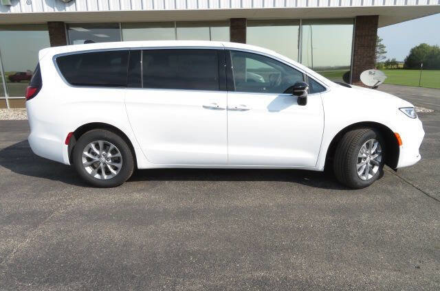 New 2026 Chrysler Pacifica Select image 1