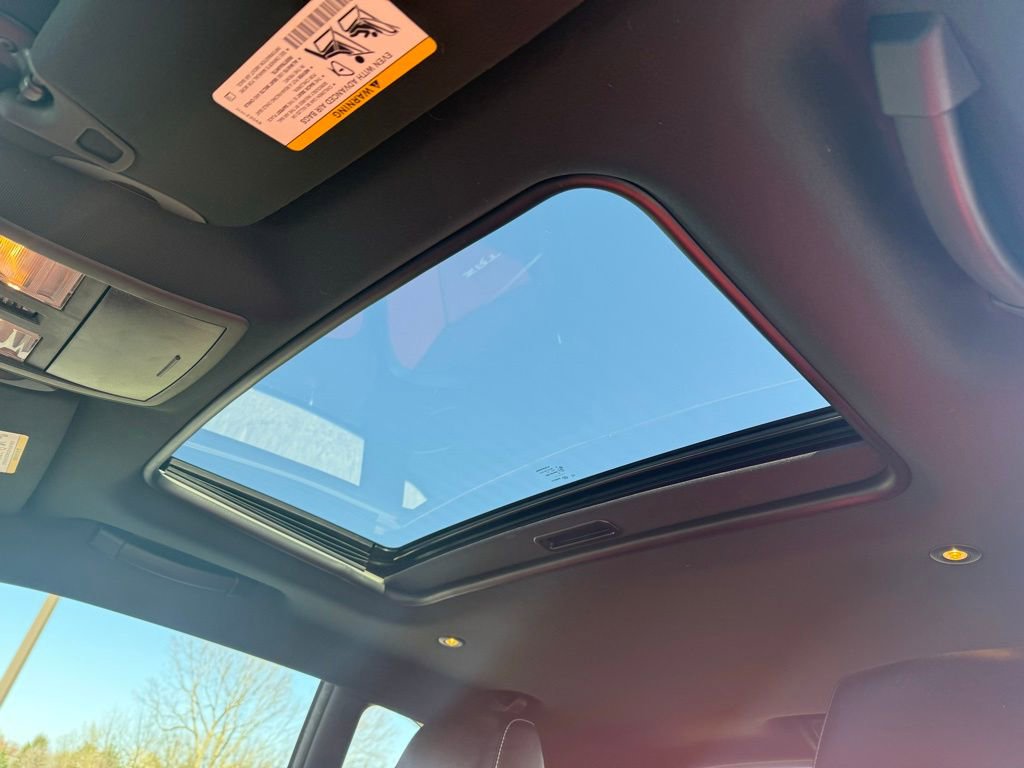 Used 2015 Dodge Challenger SRT w/ Technology Group image 13